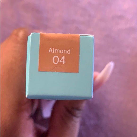 Models own concealer - Picture 4 of 4